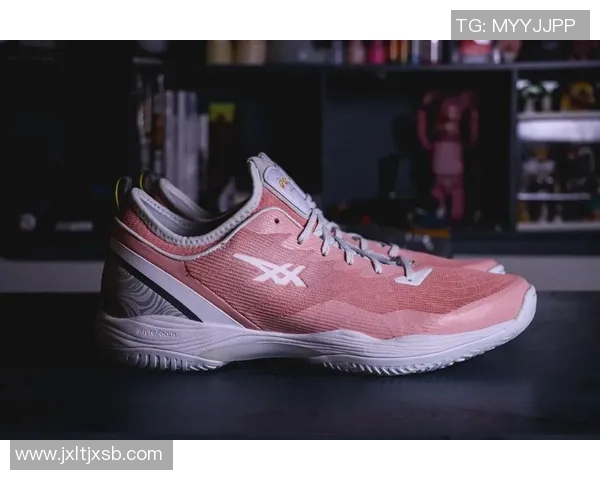 粉色足球明星球鞋的魅力与时尚完美结合，展现运动与个性的独特风采