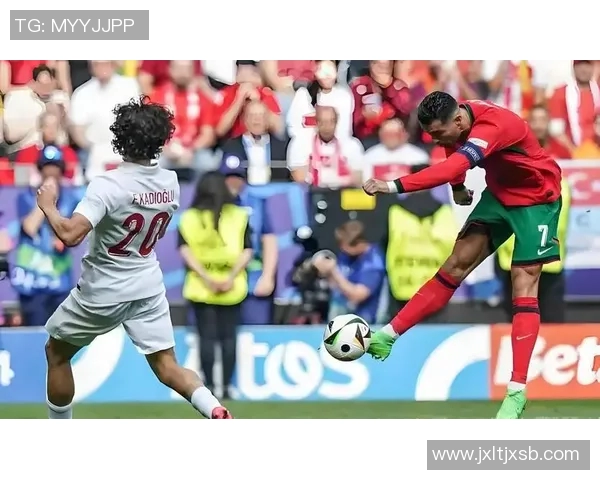 全球顶尖足球明星风采展示与精彩瞬间回顾