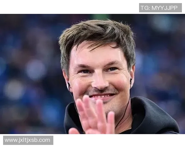 在聚光灯下依然低调的足球明星绯闻少得可怜的真实生活揭秘